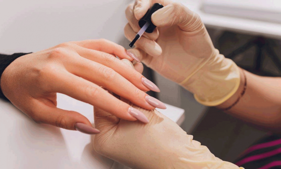 La Union Europea prohibe quimico en esmaltes de gel Que significa para la salud y la industria