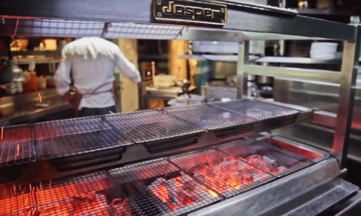 El renacer del carbon en la gastronomia  como Kimpton impulsa el uso de Binchotan en su menu para 2026