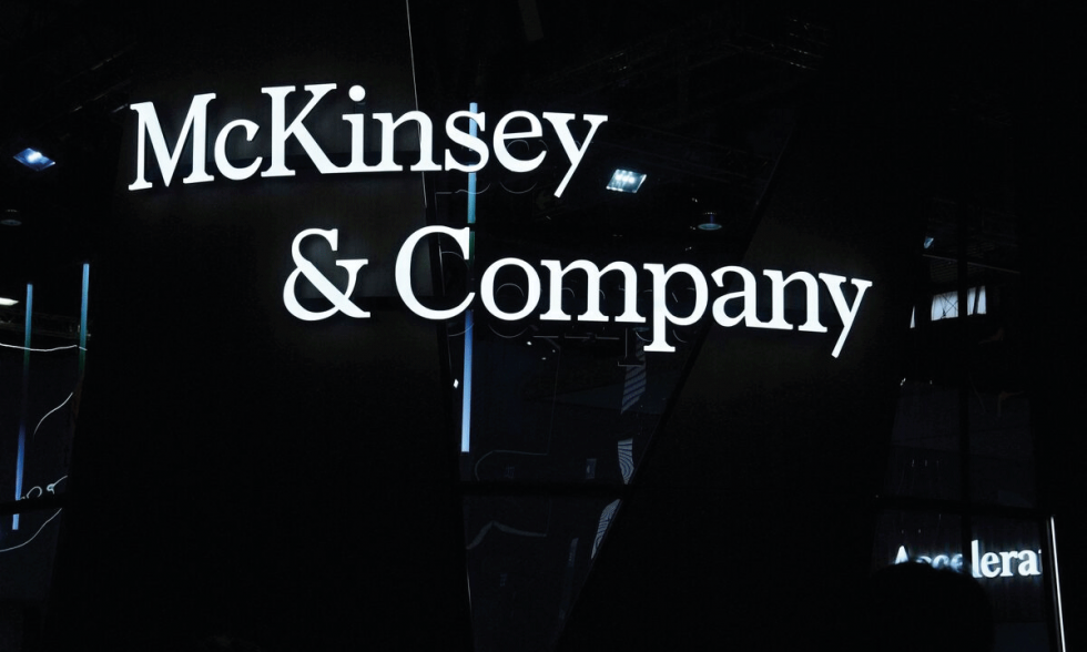 McKinsey planea recortes de empleo tras desaceleracion de la consultoría y avance de la IA